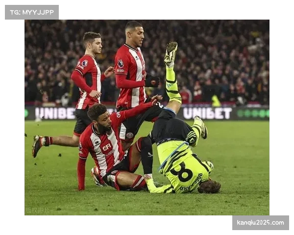 镜头聚焦：谢菲联确定降级后，主场球迷高歌支持球队直至终场